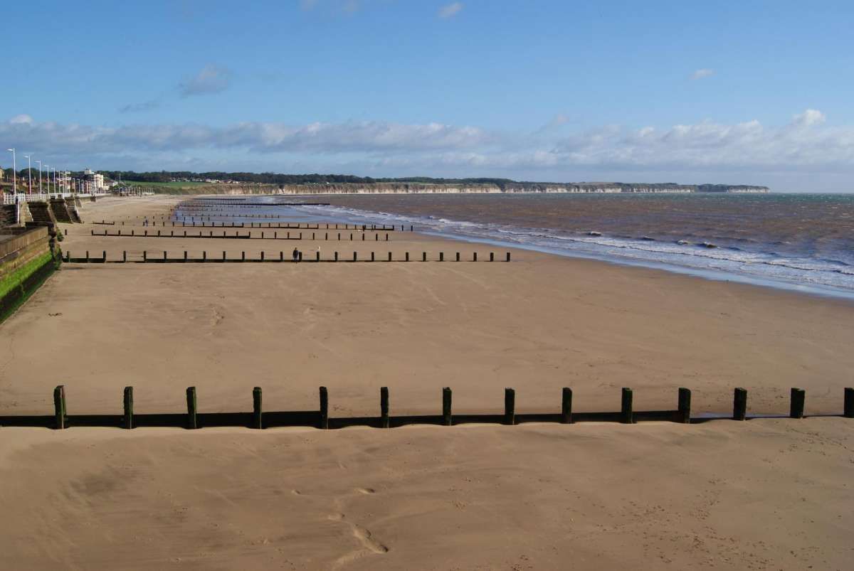 aroundaboutbrit's tweet photo. From the adults-only Glen Alan Hotel, it's just 200 yards to Bridlington's lovely North Beach! Couples love staying here for a peaceful coastal getaway.
https://t.co/fzKly1okOD
#BedAndBreakfast #Bridlington #EastYorkshire #Coastal #GuestHouse #AdultsOnly #LicensedBar #England https://t.co/6YcMHCoJOC