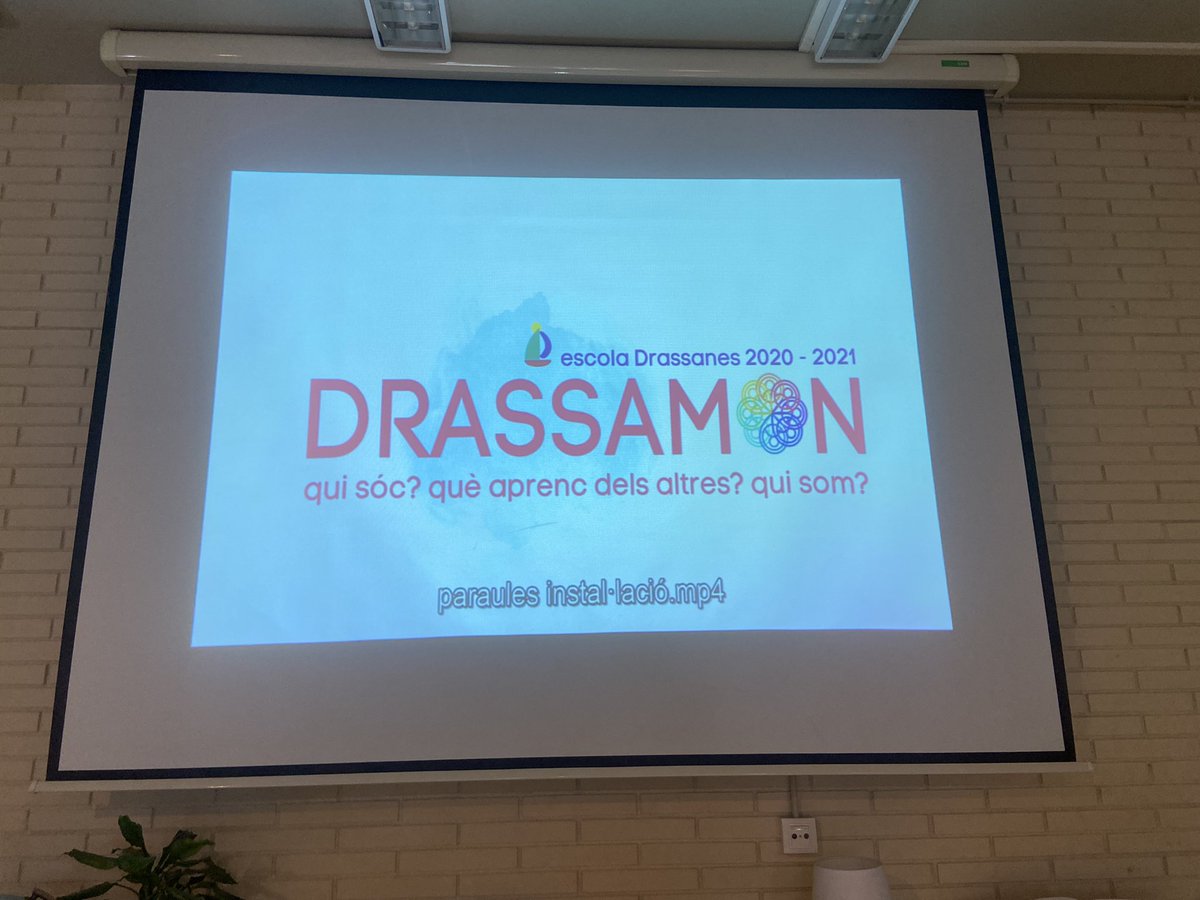 davidsurinach's tweet photo. 🌍Acabo de visitar l’exposició artística #drassamon que anualment organitza l’ @escolaDrassanes i he quedat meravellat 😍💜 Una exposició humana, artística, intercultural… Felicitats a l’equip educatiu de l’escola i a @sitoespi per aquest treball tant magnífic!🌎 @consorciedubcn https://t.co/5LcwVPgdKX