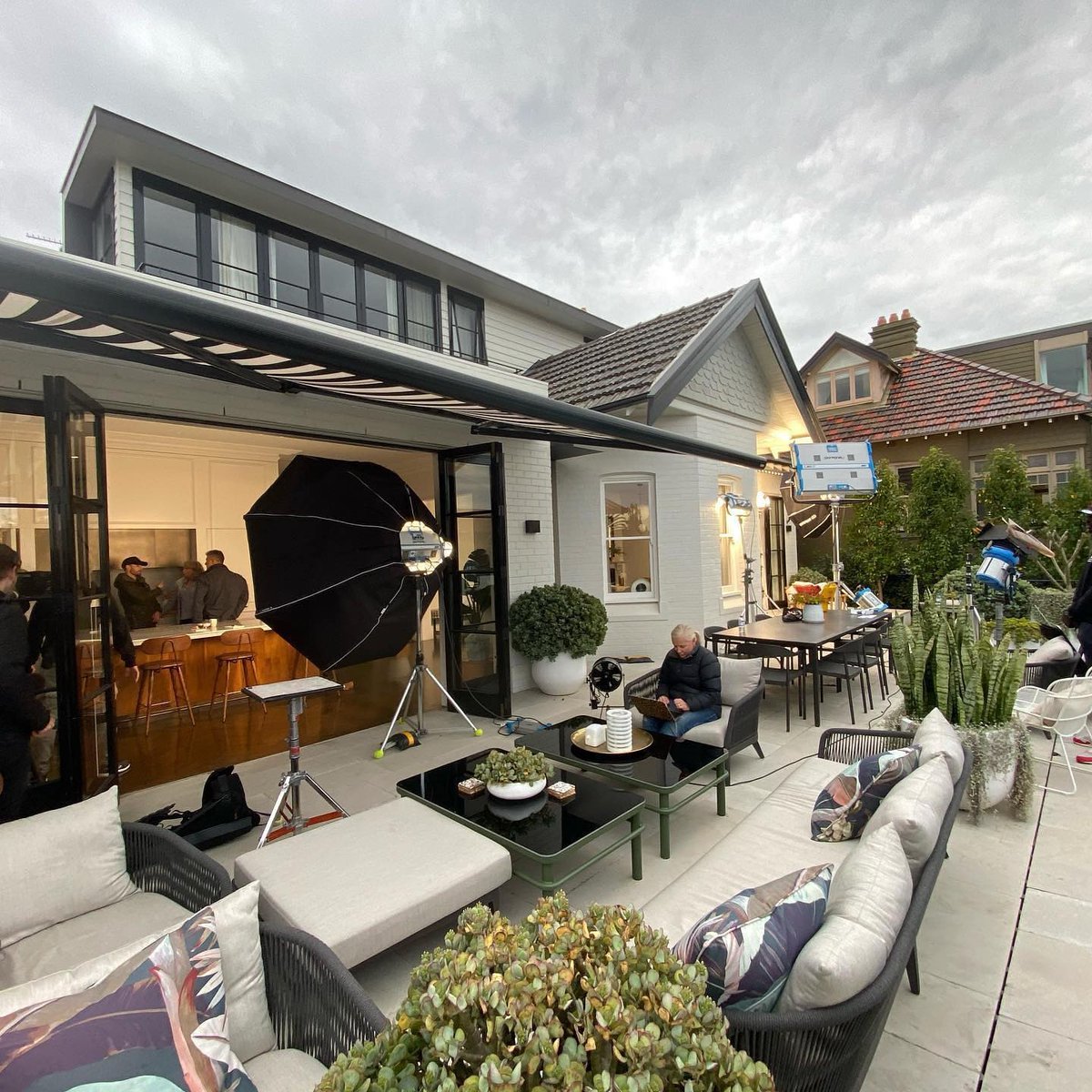 Lighting from the outside in... the DoPchoice SNAPBAG Octa 7 on the Skypanel S60 make a great team
⁠⁠
⁠⁠
📷 @nickdelainelighting⁠⁠
⁠⁠
⁠⁠
⁠⁠
⁠
⁠⁠
#skypanels60 #tvc #highspeed #dopsnapbag #dopchoice #keylight #keygrip #lightingandgrip #lca #gafferlife  #onsetlighting