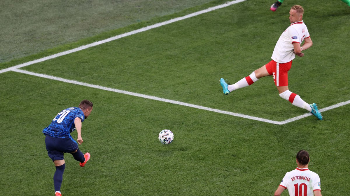 fanatikcomtr's tweet photo. Golü yaratan isim Robert Mak📸
#POL #SVK
#EURO2020 #POLSVK https://t.co/CtcnjoAjEo