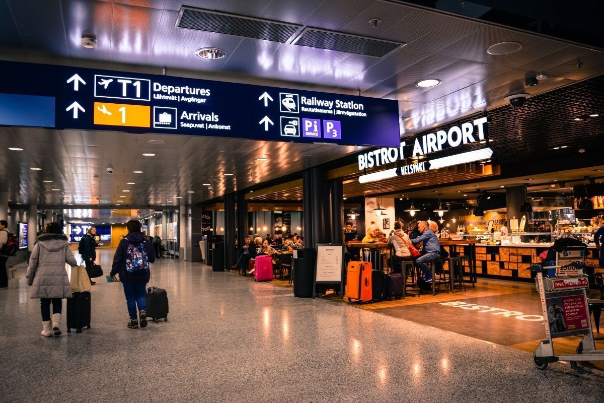 ✈️ Airports and cruises 🛥️

On your return we generally meet you in the terminal. We monitor your flight or ship and aim to be in the terminal 45 minutes after landing time or disembarkation time. 

So you only have to worry about finding our sign and smiling face! 👋😊