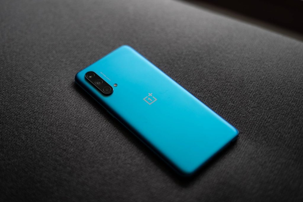 ipradeepsah's tweet photo. The #OnePlusNordCE5G is here, but this isn't the #OnePlus you are used to. 
+ Decent performance, not best in class
- Big miss on the alert slider
- Plastic build doesn't feel premium
- Average cameras
Rs. 22,999 onwards, I don't see the value here. Do you ?
From: @roobinam https://t.co/98Cx3KN4Iu