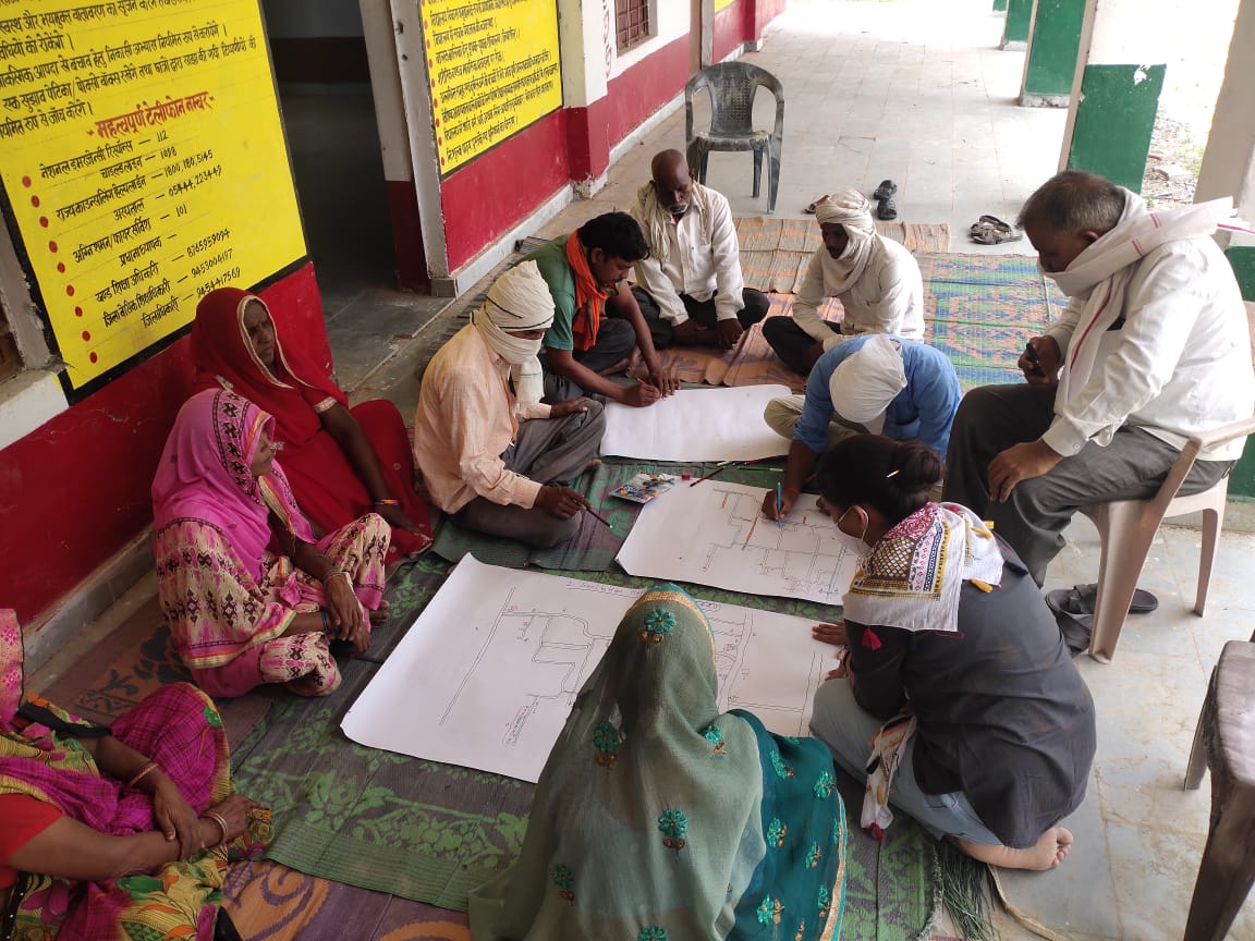 UNOPS_India's tweet photo. UNOPS community development consultant conducting #CLNOB exercise with community and mapping of sanitation situation in village Baghor, Sonbhadra District, Uttar Pradesh @UNOPS @DenmarkinIndia @SanLearningHub @gssjodhpur @jaljeevan_ @PIBWater @narendramodi @MinOfJalShakti https://t.co/5JXuOWurE5