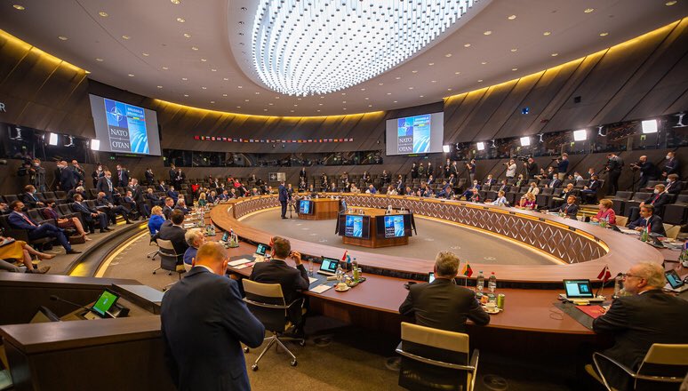NATOpress's tweet photo. Leaders agreed decisions in a range of areas:

🔵 protecting critical infrastructure
🔵 promoting innovation
🔵 boosting partnerships
🔵 making the fight against climate change an important task for #NATO for the 1⃣st time

#NATOSummit #NATO2030

ℹ️ https://t.co/4kLkFg6qWH https://t.co/ROAWlUcGKk