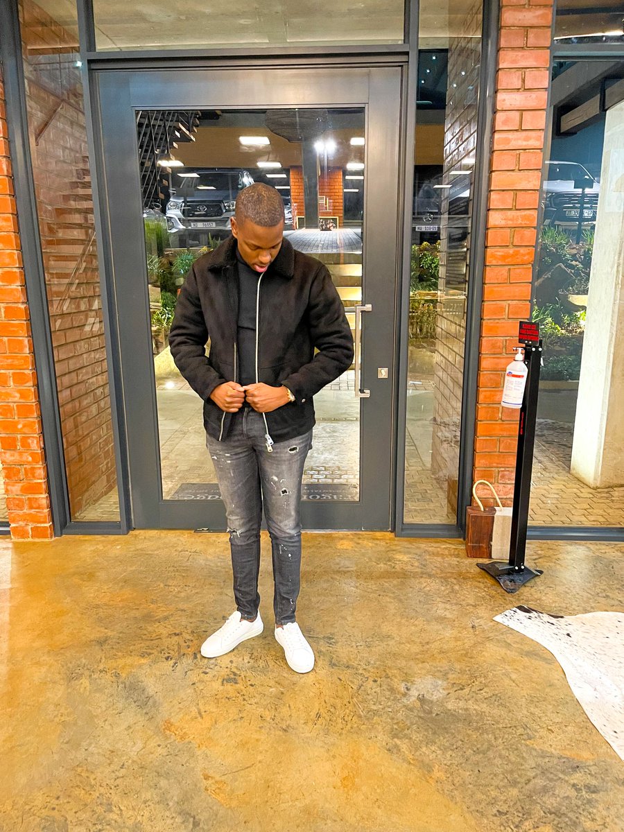 OlwethuVilakazi's tweet photo. You Don't Worry About Fitting in When You're Custom Made ♠️ https://t.co/BAGkps3BUD