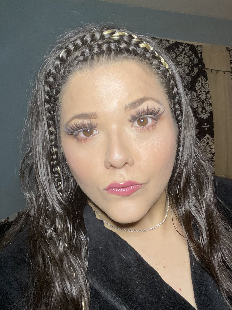 29ThinkPink's tweet image. Just filmed a GRWM makeup look video for you guys... can’t wait to edit it and upload!! 💄🪞🖌