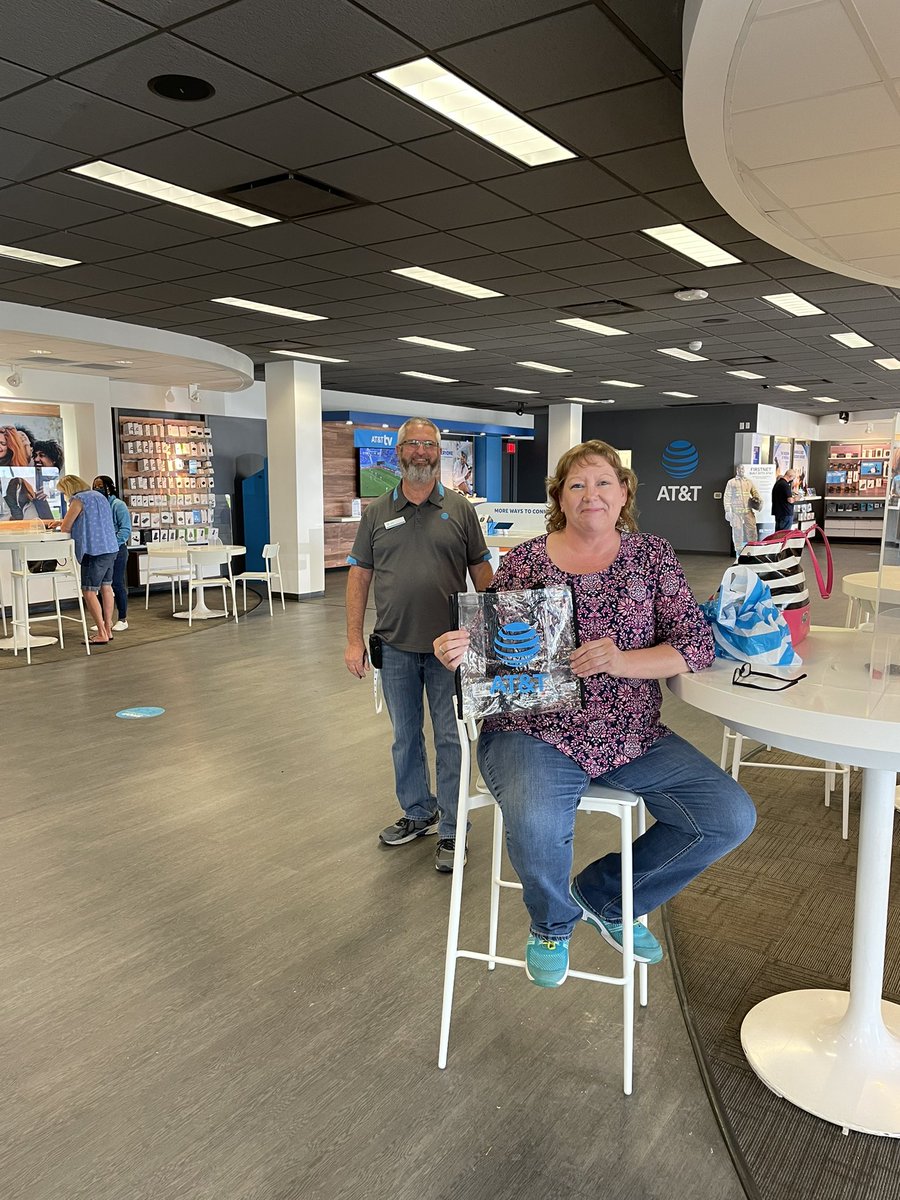 NtxSherman's tweet photo. Sherman AT&amp;T giving our customers that extraordinary experience and some summer swag before they head to the lake! #SummerSwag #EE8 @NTX_AprilR @Iam_Greatness6 @ZacharyH_NTX https://t.co/GoPVoeXb6V