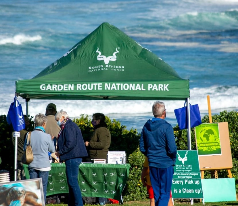 SANParksHR's tweet photo. #WorldEnvironmentDay celebrations at Brenton-on-Sea, Knysna with SANParks Honorary Rangers Knysna region.  Great fun was had by all, including the many children that attended.
#VolunteersAtWork https://t.co/bcoTsghNq1