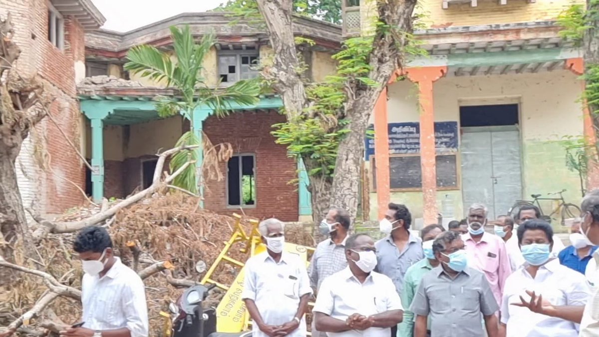 GAnbalagan_'s tweet photo. கும்பகோணம் அரசினர் கலைக் கல்லூரியில் அமைந்துள்ள 165 ஆண்டுகள் பழமை வாய்ந்த புராதான கட்டிடத்தை புனரமைக்கும் பணியை, பார்வையிட்டு,பணிகளை விரைந்து முடிக்க அதிகாரிகளை கேட்டுக் கொண்டேன்.அருகில், கும்பகோணம் வடக்கு ஒன்றிய திமுக செயலாளர் ஆர்.கே.பாஸ்கர், கல்லூரி முதல்வர் துர��யரசன்  உள்ளனர். https://t.co/yi4zUMvLMx