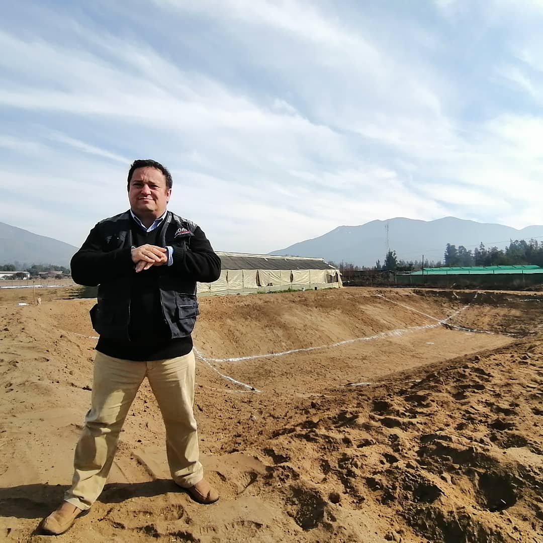 IndapRegion's tweet photo. 🌱Muy contentos de poder ver cómo nuestros proyectos de riego resultan de manera exitosa 👨‍🌾. Acá vemos el tranque en proceso de la señora Jimena Pérez, el cual será usado para flores y viveros 😃
#Elcamponopara
#IndapRM https://t.co/FCGD3HgY3D