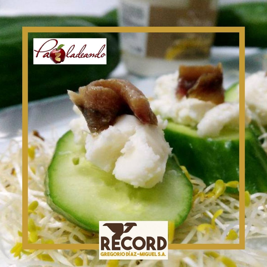 En el Día Mundial del Pepino, compartimos aquí una deliciosa receta con este ingrediente como protagonista 😋
👉 Te animamos a probar esta sugerencia de PaZladeando de ensalada de pepino con crema de queso de cabra fundido con miel y anchoa. ¡Una delicia! ow.ly/czBj30rKLQ0
