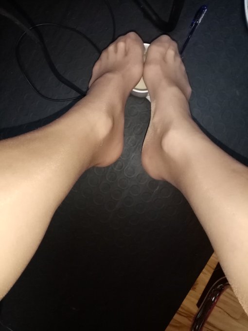 Totale natural #feet #fetish #footjob https://t.co/Y3Ju4bIANS https://t.co/zkdJgxbzJY