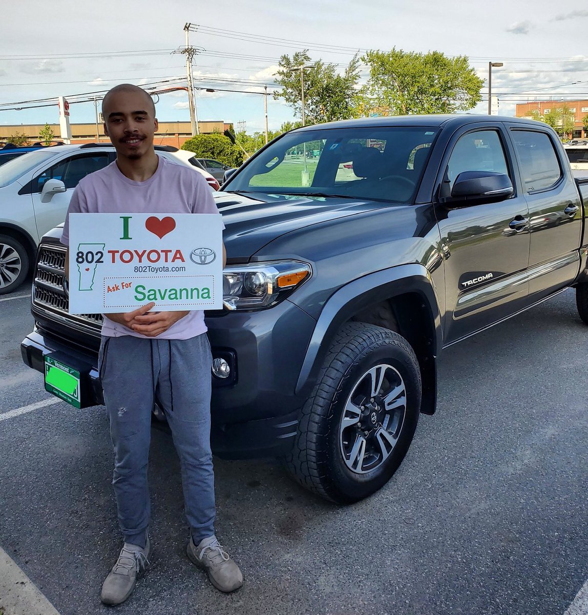 Let’s hear it for Dovan from Barre, who just took a safe delivery of this 2017 #ToyotaTacoma from Savanna Andress!

Be sure to #AskforSavanna by calling (802)224-7235, or email sandress@802cars.com
💪❤️🚙🏥💯
#vermontstrong #ilove802toyota #stayhealthy #staysafe