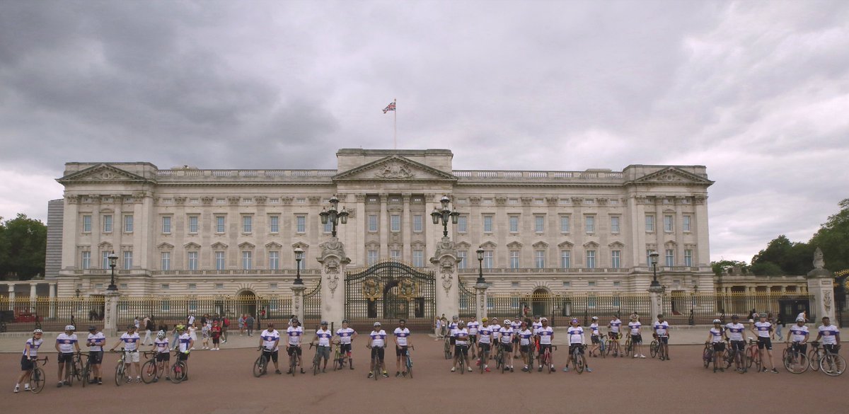 ClarenceHouse's tweet image. 🚴‍♂️ A huge congratulations to the @theBATPoW Cycle Team who have completed their 400km 'Palaces on Wheels' ride in aid of @BritishAsianTst! 👏🎉

The route took cyclists to a number of Royal Residences including Buckingham Palace, St James’s Palace, Windsor Castle and Sandringham.