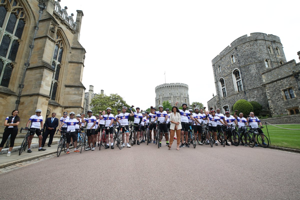 ClarenceHouse's tweet image. 🚴‍♂️ A huge congratulations to the @theBATPoW Cycle Team who have completed their 400km 'Palaces on Wheels' ride in aid of @BritishAsianTst! 👏🎉

The route took cyclists to a number of Royal Residences including Buckingham Palace, St James’s Palace, Windsor Castle and Sandringham.