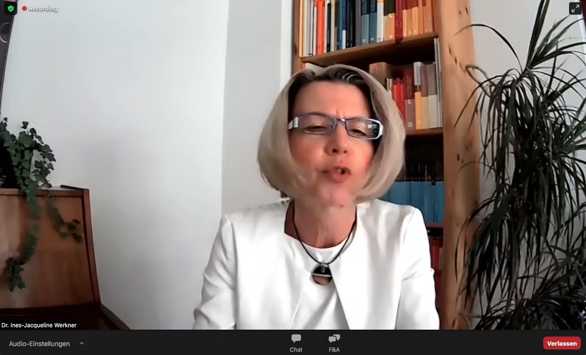 EvUnternehmer's tweet photo. Voll-autonome #Waffen haben nicht die Möglichkeit Gewalt zu unterbrechen, sagt Prof. Ines-Jacqueline Werkner zu #ekdigital #cyberdenkschrift. Deshalb müsse man friedenspolitisch Netze spannen und rote Linien ziehen. #digitalekirche #cyberkirche
https://t.co/BIj5eAaawO https://t.co/hwXThL9AaG