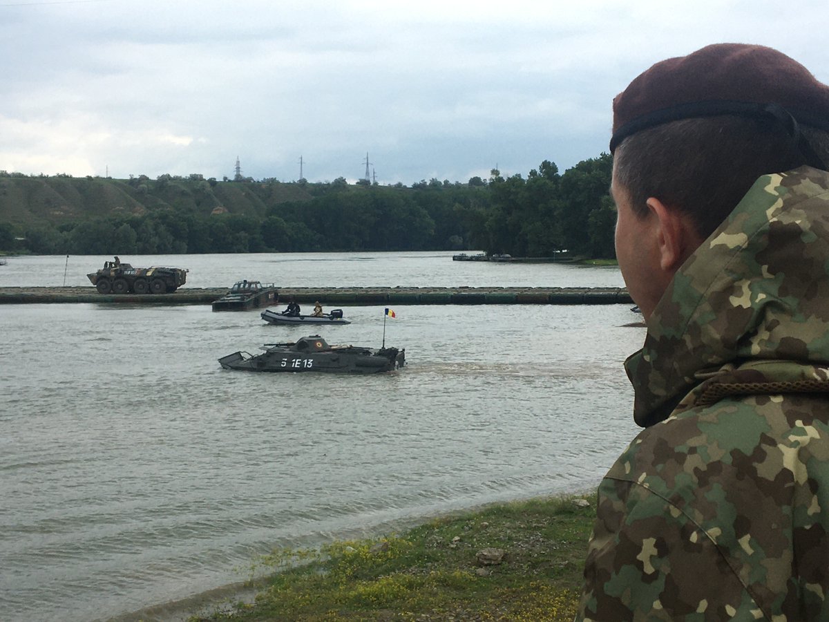 Heer on Twitter: "Über die #Donau in 🇷🇴 geht es nur zusammen ...