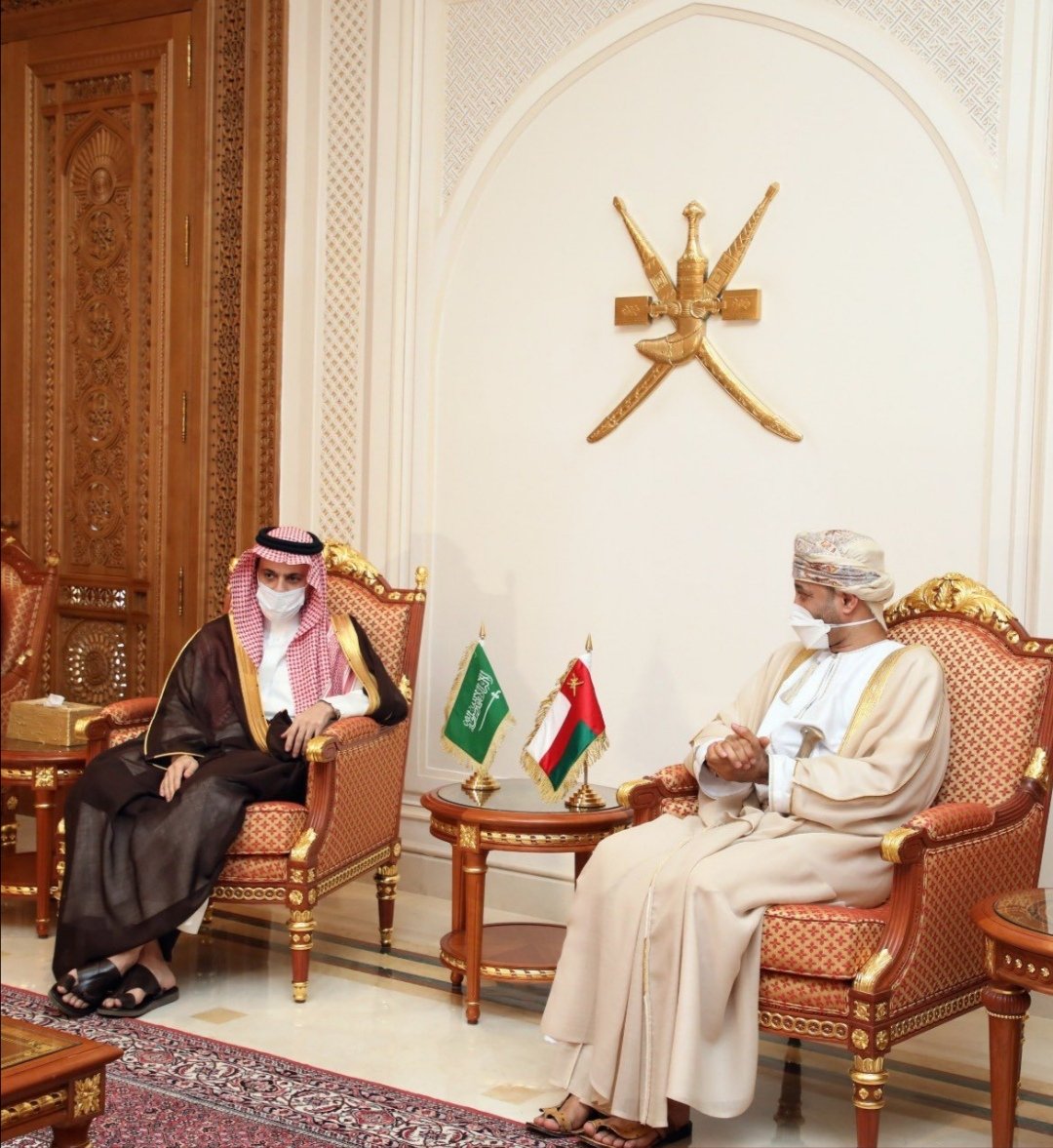 خفت الضجيج لينصت العالم لصوت الحكمة العمانية
#الحل_في_مسقط
#السعوديه_اليمن
#مسقط
#الرياض