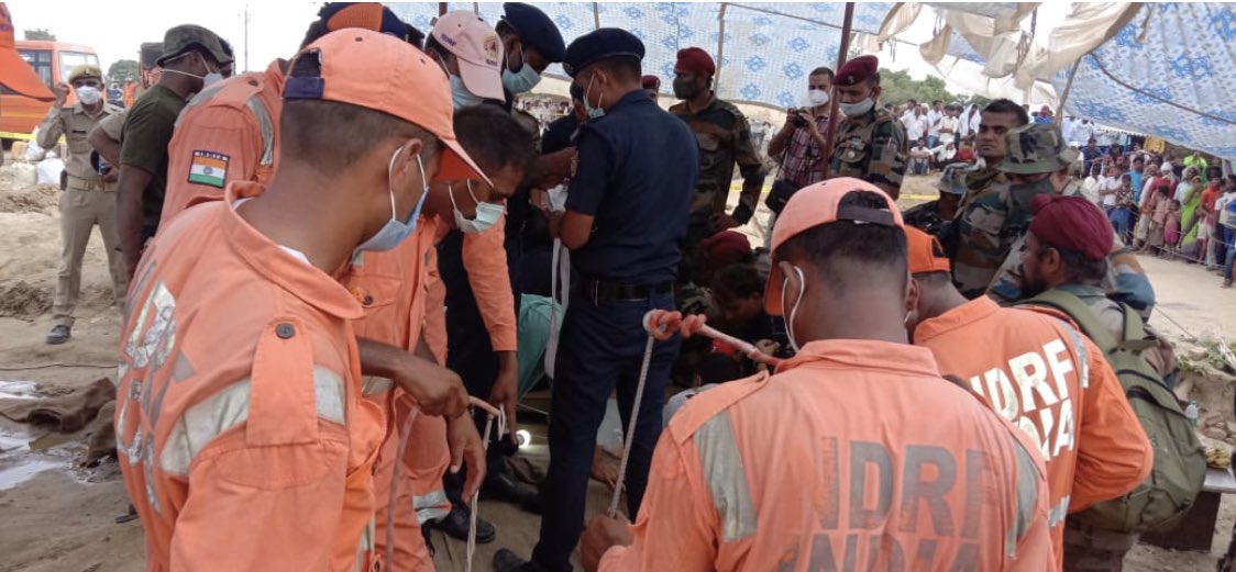 PrabhuNs_'s tweet photo. We sought the assistance of Military resources for rescuing the kid trapped in a bore well; Engineers of #ParachuteBrigade Agra responded in real time and along with 8th Battalion of #NDRF ; we were able to rescue the child in less than 7-8 hours 

#Gratitude and #Aabhar 🙏🙏 https://t.co/st5ObXKzZ1