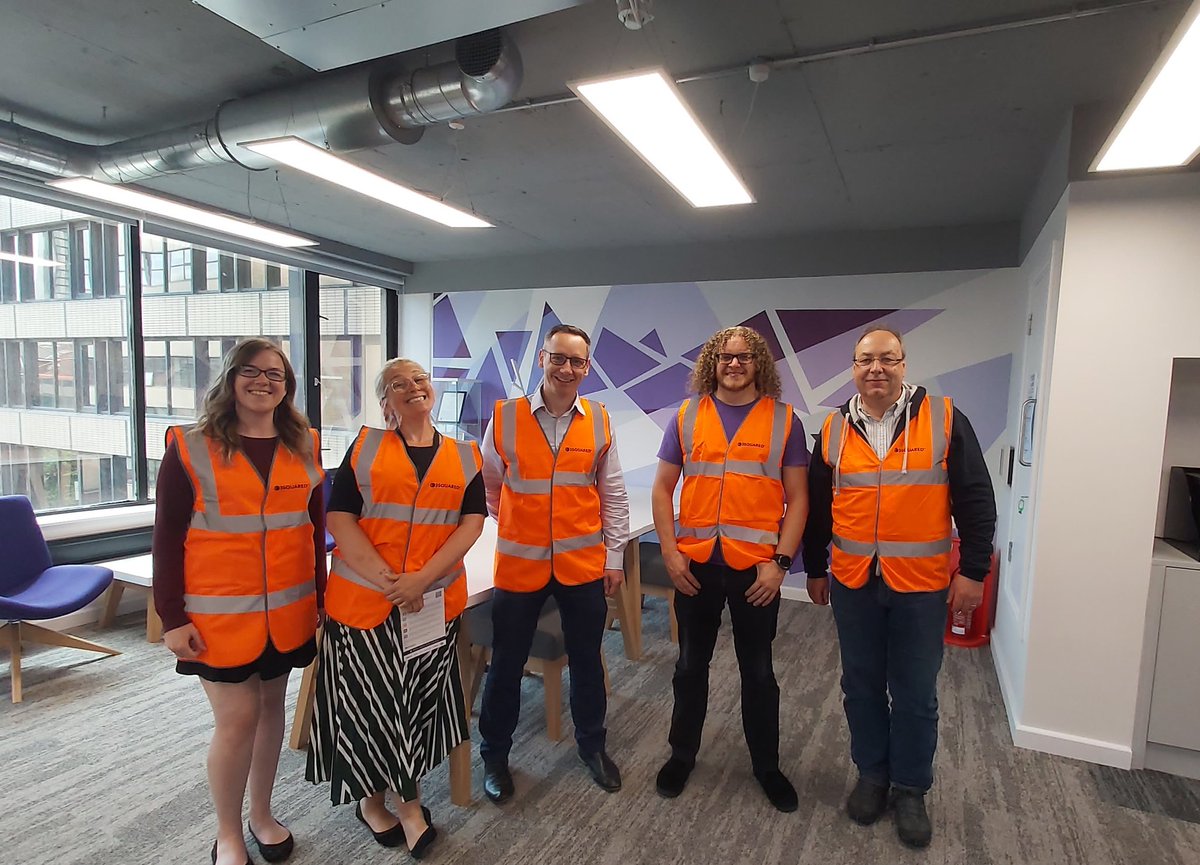 LUCYLucyprior's tweet image. The @3Squared #oneteam is @railliveuk ready!

Come and see us on stand M58 or find us at the RFM/RIA/RFG/RA #networking session. 
We will be serving slushies for the heat &amp;amp; brollies on hand just in case!
#RailSmart #RailwayFamily #raillive2021
L-R:Jemma, Lucy, James, Martin, John