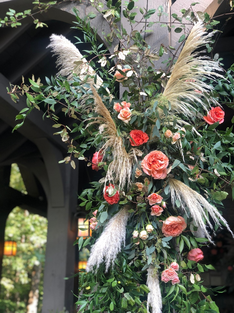 Blackberry Farms Floral arrangement

#bworleyproductions #eventprofs #events #eventdesign #eventdecor #eventproduction #weddings #weddingdesign #weddingdesigner #corporateevents #eventdesigner