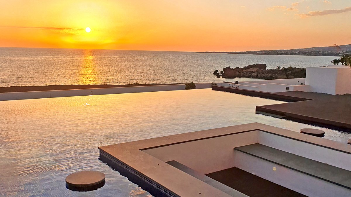 aristodev's tweet image. 𝗥𝗢𝗦𝗘𝗠𝗔𝗥𝗜𝗡𝗘 𝗕𝗘𝗔𝗖𝗛𝗙𝗥𝗢𝗡𝗧 𝗥𝗘𝗦𝗜𝗗𝗘𝗡𝗖𝗘𝗦

"𝘈 𝘶𝘯𝘪𝘲𝘶𝘦 𝘮𝘰𝘥𝘦𝘳𝘯 𝘣𝘦𝘢𝘤𝘩𝘧𝘳𝘰𝘯𝘵 𝘥𝘦𝘷𝘦𝘭𝘰𝘱𝘮𝘦𝘯𝘵 𝘪𝘯 𝘗𝘢𝘱𝘩𝘰𝘴, 𝘊𝘺𝘱𝘳𝘶𝘴"

🌐 𝗩𝗶𝗲𝘄: bit.ly/3vlW6UV

- 𝟰 𝗕𝗲𝗱𝗿𝗼𝗼𝗺 𝗩𝗶𝗹𝗹𝗮𝘀 𝗙𝗿𝗼𝗺 €𝟵𝟰𝟱,𝟬𝟬𝟬 + 𝗩.𝗔.𝗧