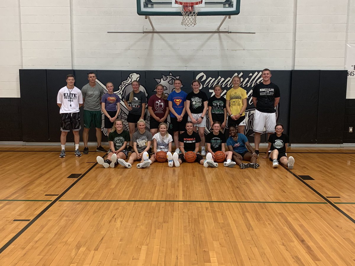 Thanks <a href="/MidwestEliteBB/">Midwest Elite Bball</a> for coming last week and putting on a great two days of camp #STKnights⚔️