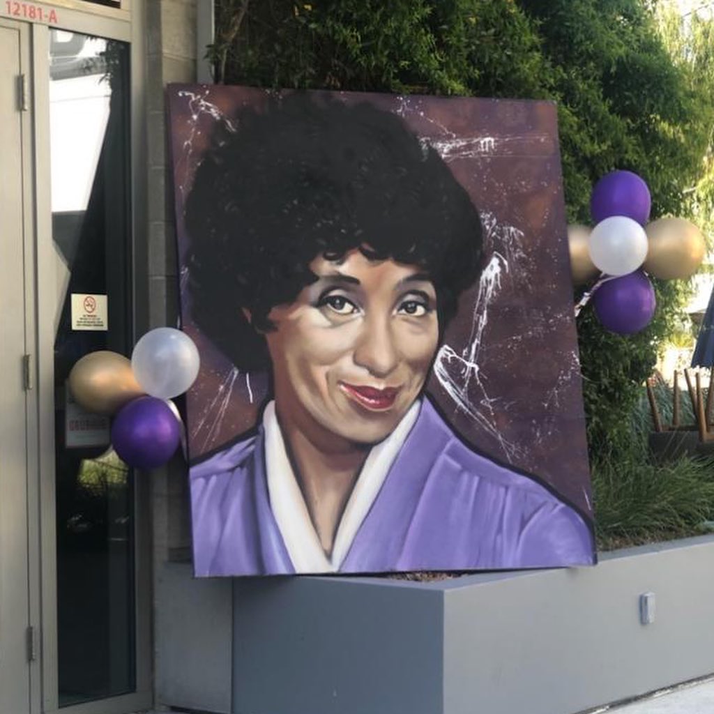 JackeeHarry's tweet image. Happy 90th birthday to the legendary Marla Gibbs!

I’m forever grateful for your friendship and to be celebrating with you after all these years. You deserve the BEST! 💐 #blackexcellence