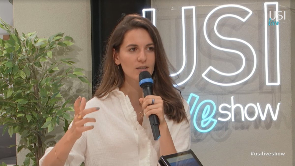 Le lead time est le moment où la fonctionnalité est développée et le moment où elle est livrée.⏱

Avec la méthode #accelerate, on est passé de 3 mois à 10jours chez un client !  <a href="/MokbelMaria/">Maria Mokbel</a>

#USILiveShow #USI2021 #live