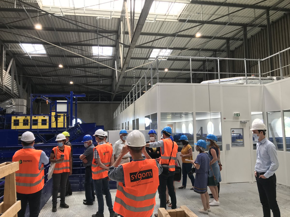 [Chantier du Centre de tri]
Dernière ligne droite
Les membres du groupement (Agglo Seine-Eure, Sygom et SETOM) se réunissaient ce jour pour effectuer un point étape
Le taux d'avancement des travaux est de 85%
Prochaine étape : début de la phase d'essais
Livraison : Septembre 2021