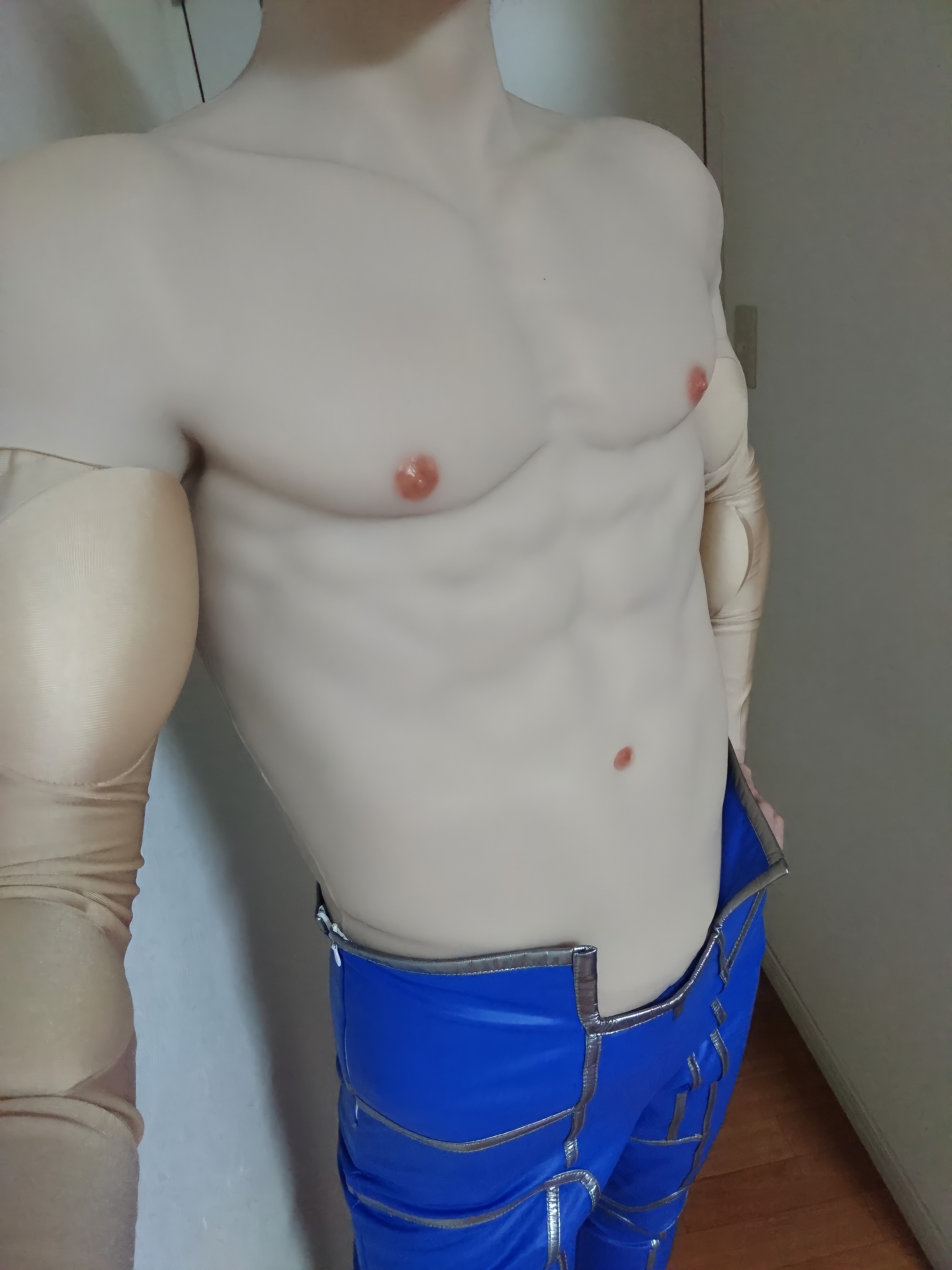 HUWAHUWA製 筋肉スーツ 長袖Sサイズ ファスナー付き 明るいホワイト