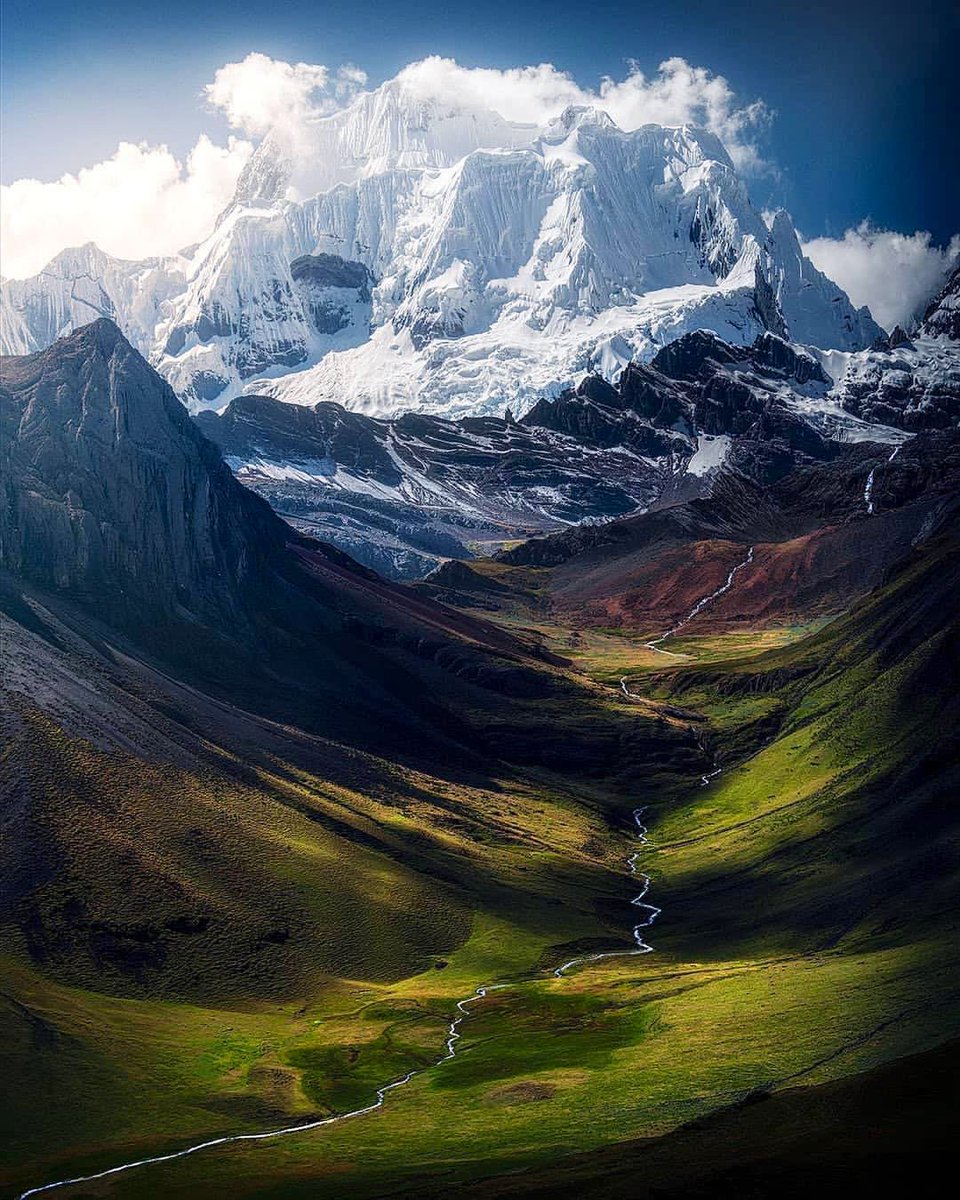 RT @DanyalGilani: A beautiful valley in Peru 
Photo by Max Rive https://t.co/XLZAme6PKo