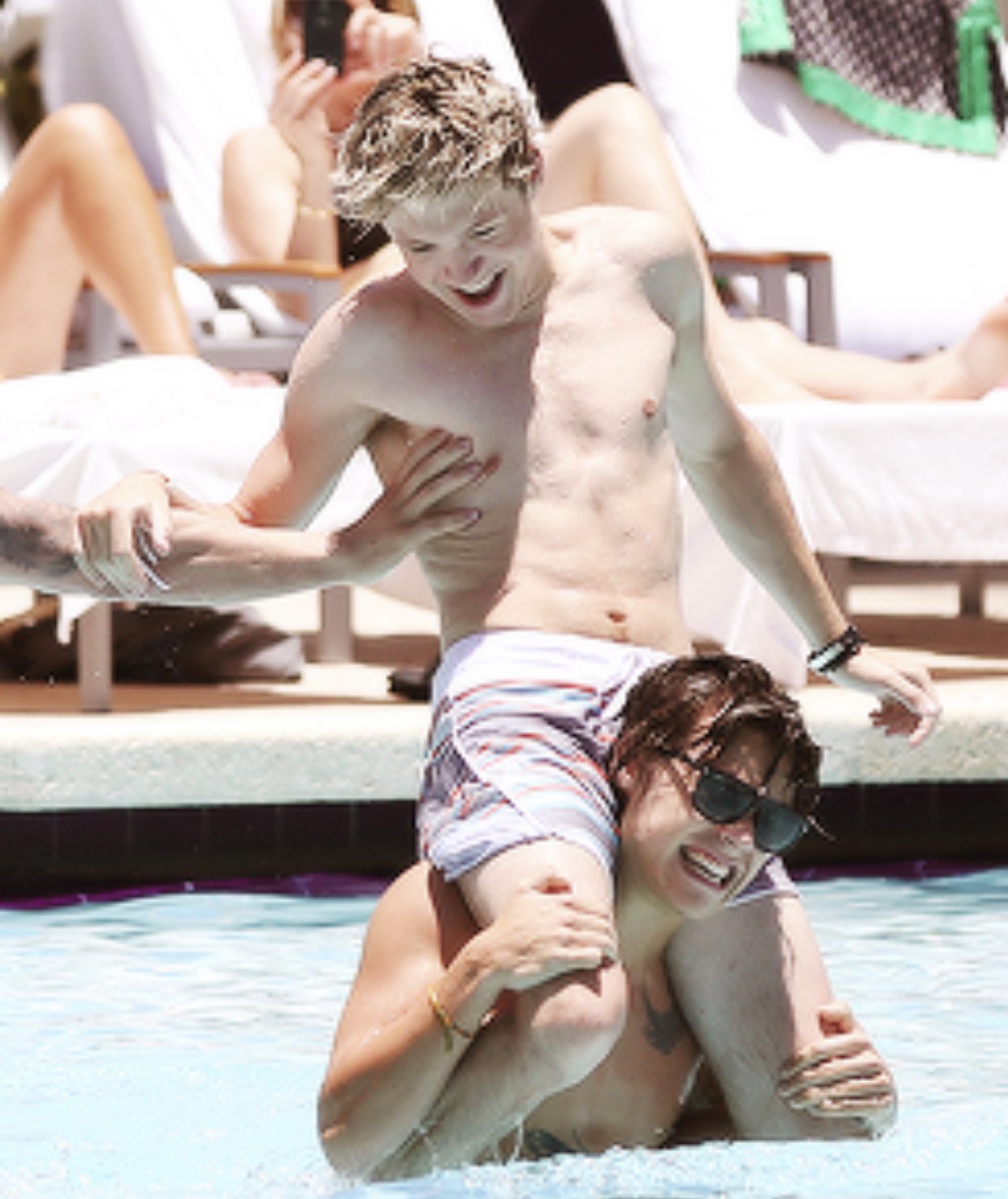 Niall Tour Updates on X: "🔙 8 years ago, Niall Horan and Harry Styles  having fun and Niall ends up giving a class of water aerobics to everyone  at the hotel pool