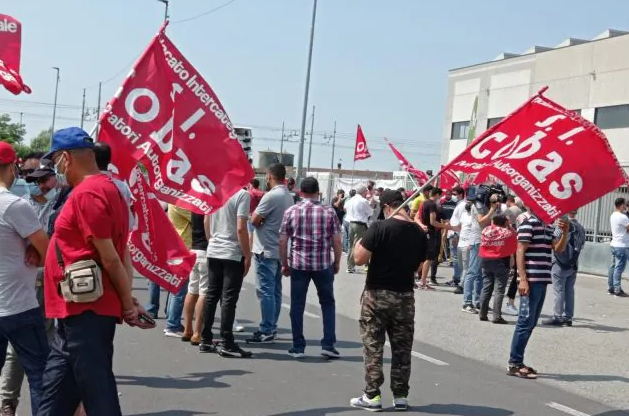 siamonoitv2000's tweet photo. Scontri e proteste nel mondo del #lavoro. Quello che è accaduto a #Tavazzano potrebbe accadere altrove? La fine del #bloccolicenziamenti si avvicina, cosa succederà? Ora su @TV2000it nuova puntata di Siamo Noi con Fabio Marcelli, @Cofferati e @valfurla: https://t.co/y66wYcdYO5 https://t.co/M6Pfb5NaNa