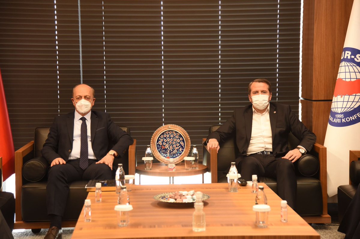 Memur-Sen Genel Merkezini ziyaret ederek Konfederasyon Genel Başkanı Ali Yalçın ve sendika yönetimi ile bir araya geldik.

6. Dönem Toplu Sözleşme görüşme sürecine dair fikir alışverişinde bulunduk.

Misafirperverlikleri için teşekkür ediyorum.