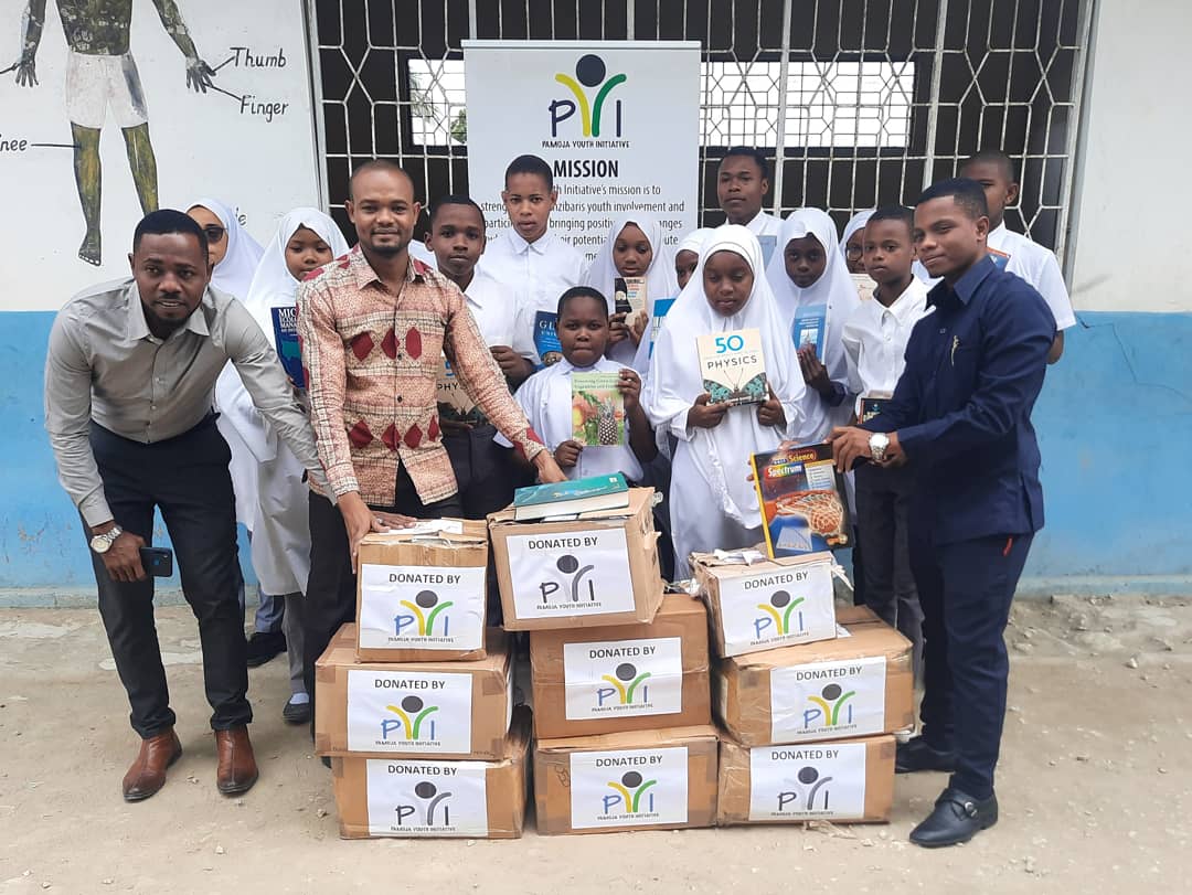 pamoja_youth's tweet photo. The work is in progress. Today 14th June 2021, Pamoja Youth Initiative donated 9 boxes of books to High Performance Secondary School located at Melinne Fuoni Zanzibar.

@BookForAfrica @BookAidTrust #BookDonations #education #somaproject https://t.co/UxCI8gA4vr