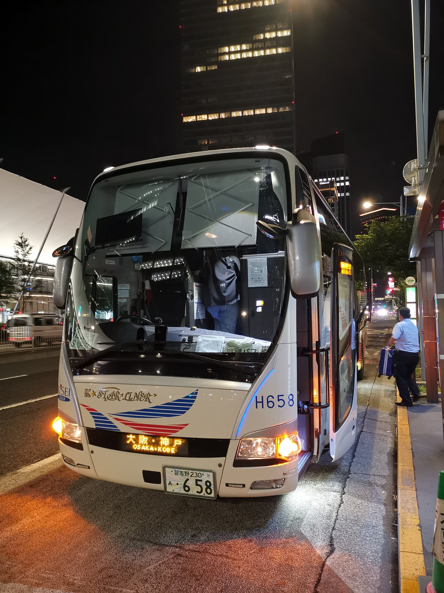 Sq 京成バス 神戸 大阪 横浜 東京駅 東京ディズニーリゾート 習志野230 あ658 東京駅23 00 新大阪06 51 K スター ライナーに初乗車 解放休憩は明朝の御在所のみ 乗客数6名で確定 T Co 43czse7gnu Twitter