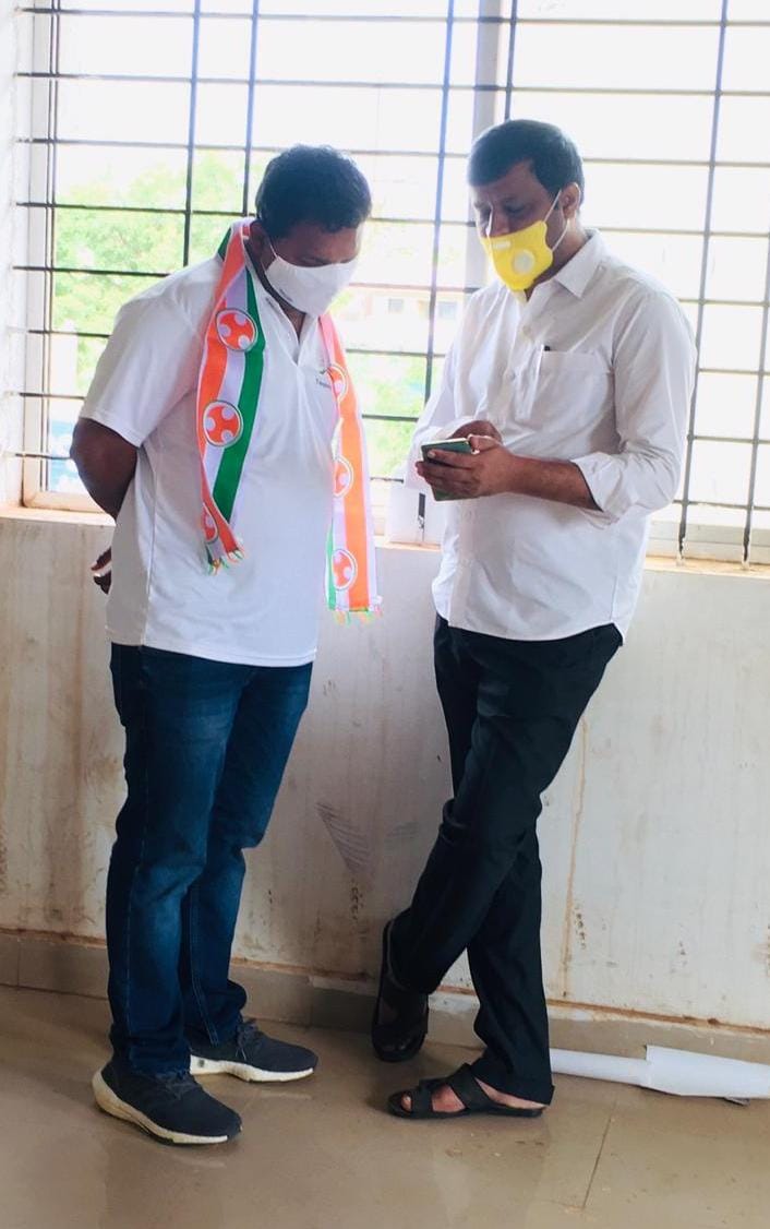 SanadiShakir's tweet photo. sharing happy time with IYC President @srinivasiyc during his visit to my home town Hubli, and discussed about organization  @IYC @IYCKarnataka @INCKarnataka @INCIndia https://t.co/7WjqzcpFuB