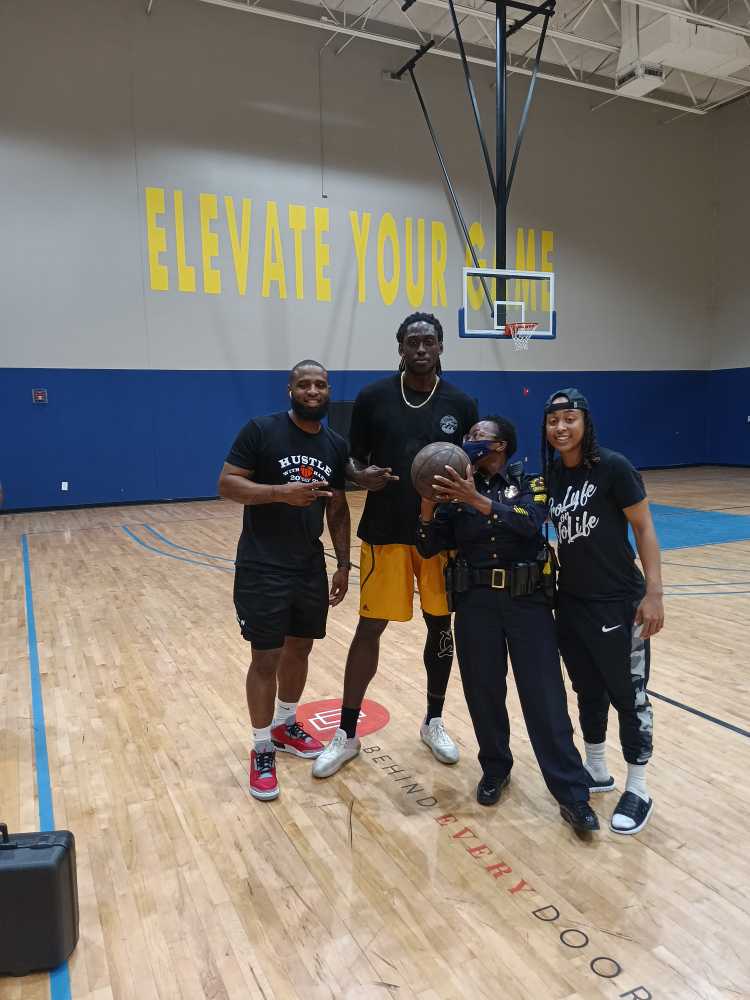 Roseland Townhomes: Summer Camp is approaching ...Elevate your Game and join Us! It was a delight to meet with the Team! Johnathan Motley Played for the Mavs and Clippers was @ the center!#dpdsowingthegoodseed @DPDChiefGarcia @AShawDPD @DPDSalas @PThai @dpdchiefizzy