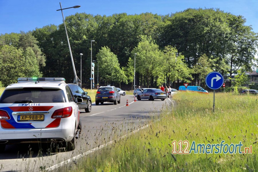 Veel schade bij aanrijding op de Stichtse Rotonde in #Amersfoort. 112Amersfoort.