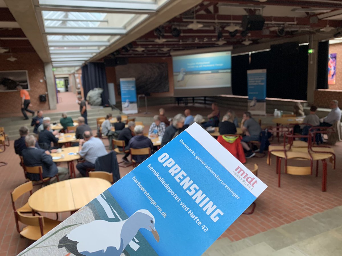 Region Midtjylland (@region_midt) on Twitter photo Borgermøde om #høfde42 i dag.
🏖 - Kan man ligge på et tæppe på stranden, når I er færdige med at rense op?
<a href="/BondgaardMorten/">Morten Bondgaard</a> : Ja, det er klart vores forventning - at forbud ift badning og ophold på stranden kan ophæves! 🌊🩱
#virenserop #generationsforurening #dkgreen #dkpol Borgermøde om #høfde42 i dag.
🏖 - Kan man ligge på et tæppe på stranden, når I er færdige med at rense op?
<a href="/BondgaardMorten/">Morten Bondgaard</a> : Ja, det er klart vores forventning - at forbud ift badning og ophold på stranden kan ophæves! 🌊🩱
#virenserop #generationsforurening #dkgreen #dkpol