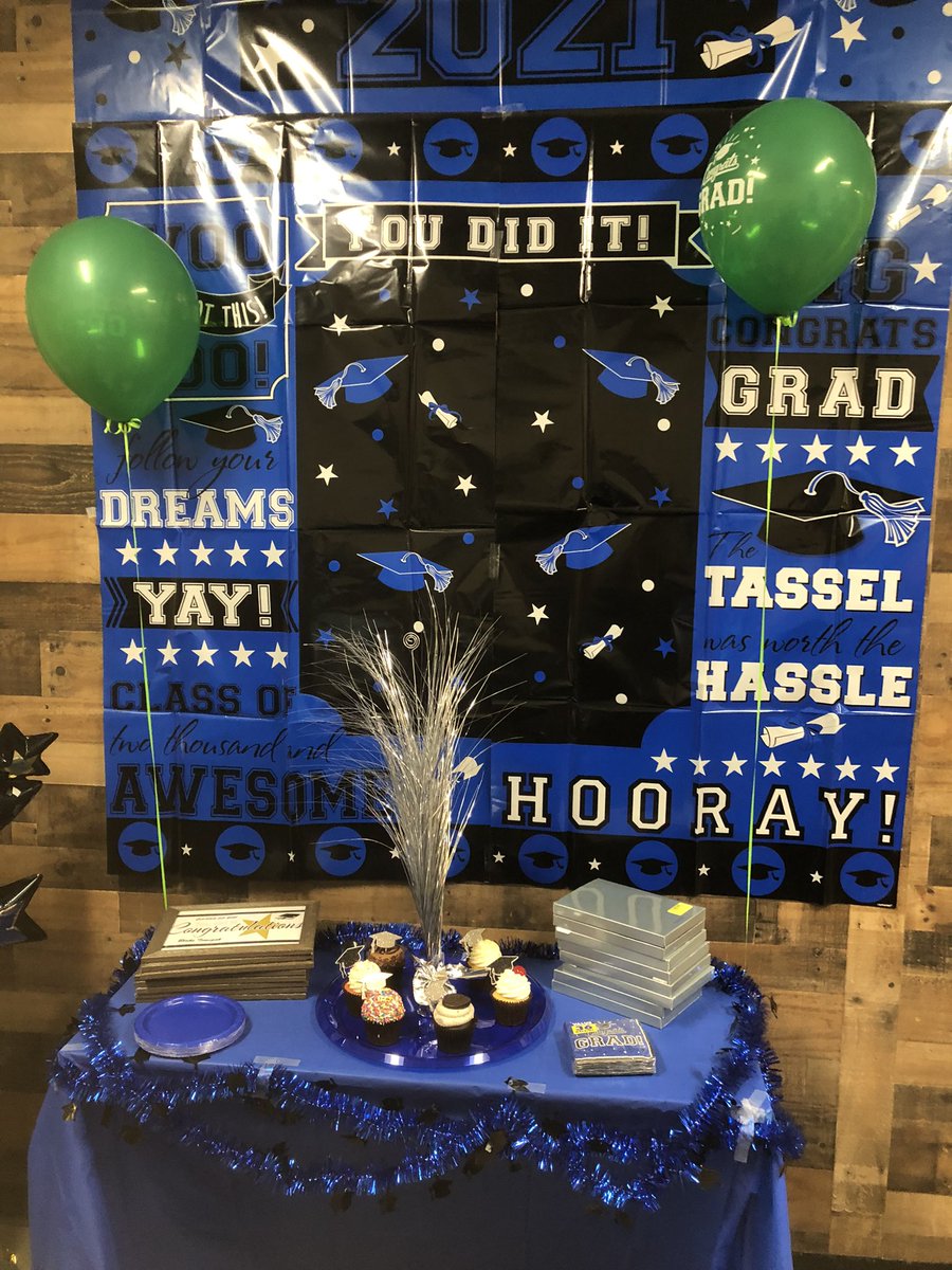 Congratulations to our graduates from store #0415! Good luck in your future!!@cat_thanner <a href="/TheCreekHD/">THEQueenCreekHD</a> <a href="/D66Celest/">Sheldon Celestine 🇹🇹🇺🇸</a> <a href="/CBoswellHD/">Corey Boswell</a>