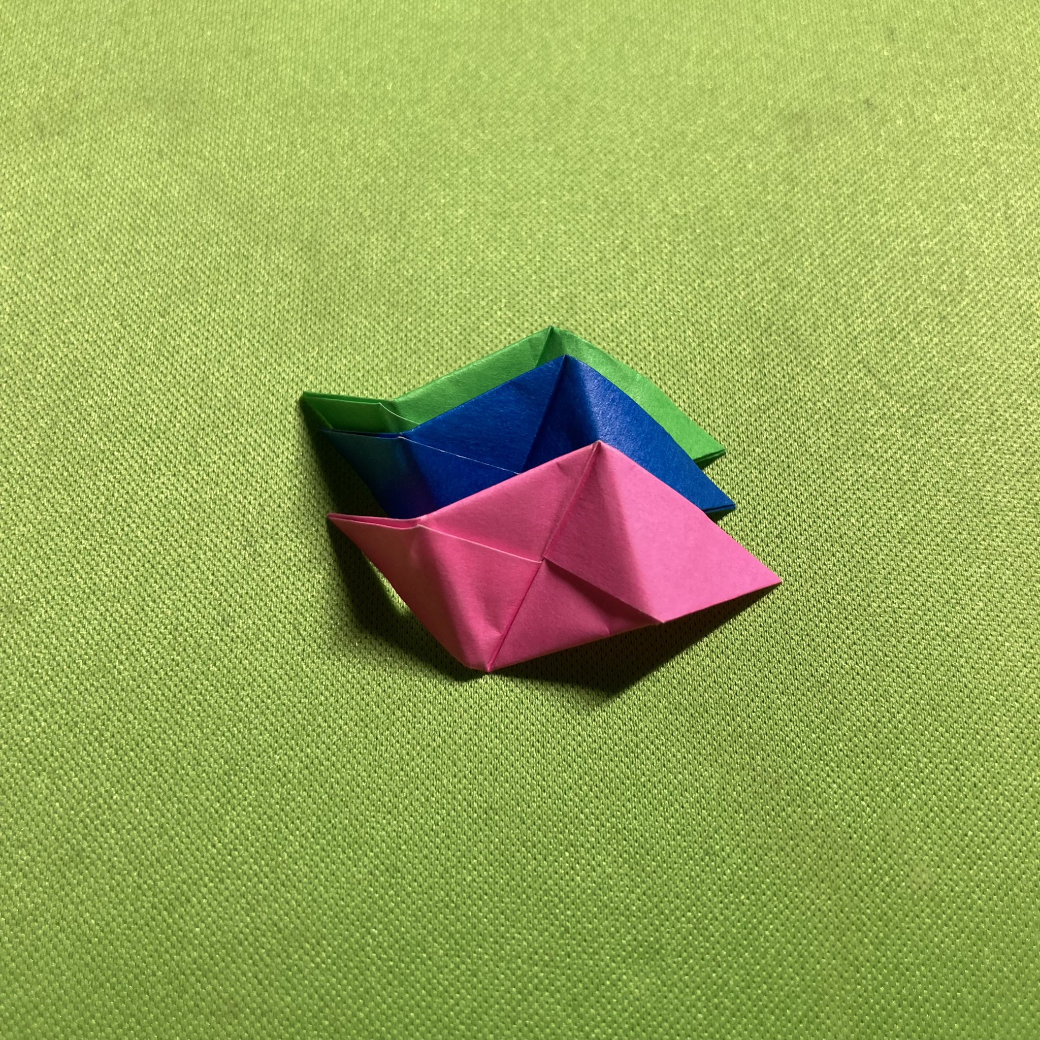 はやと 折り紙3つを組み合わせて作った正三角形を面とする正四面体 正八面体 正二十面体を作るとこんな感じになります 機械系の学生として 立体図形のセンスを磨いていきたいと考えています T Co 90fuefcluq Twitter はやと 折り紙3つを組み合わせて作った正三角形を面とする正四面体 正八面体 正二十面体を作るとこんな感じになります 機械系の学生として 立体図形のセンスを磨いていきたいと考えています T Co 90fuefcluq Twitter
