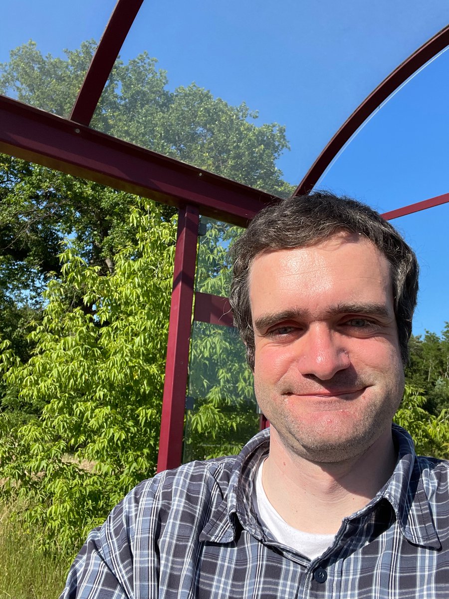 _tho_'s tweet photo. Der Supercharger Standort #Bersteland hat eine traurige Entwicklung genommen, #Vanderfalk Hotel geschlossen und bis zur letzten Gartenbank abgeräumt, hier ist nur noch ein Sitzplatz in der Bushaltestelle. #tesla #elektromobilitaet #spreewald #brandenburg #eaddicted #electriclife https://t.co/nfMVukNEX0