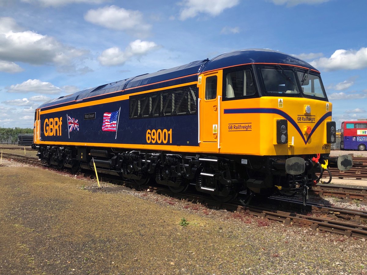 GBRailfreight's tweet image. Name a more iconic Anglo-American meeting, we’ll wait...

Today marks the unveiling of the first Class 69 locomotive, 69001 "Mayflower". 

#Class69 #Mayflower [THREAD]