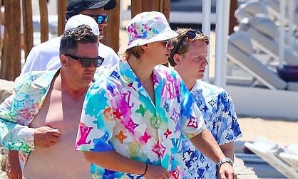 Lilian Chan on X: Erling Haaland parties on a yacht in Mykonos with a  group of bikini-clad women as £150m striker wears an eye-catching £2,250 Louis  Vuitton 'watercolour' outfit after Norway failed