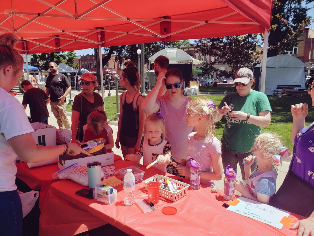 Mahaska4H's tweet photo. We had a great time at Art on the Square in Oskaloosa this past weekend!
We offered our StoryWalk®️ &amp; free activities for children.  It was a beautiful day!

#StrongIowa #GrowIowa4H #StoryWalk #Literacy #InspireKidsToRead @LetsTalkReading @sara_d_nelson https://t.co/GaZP5eocqM