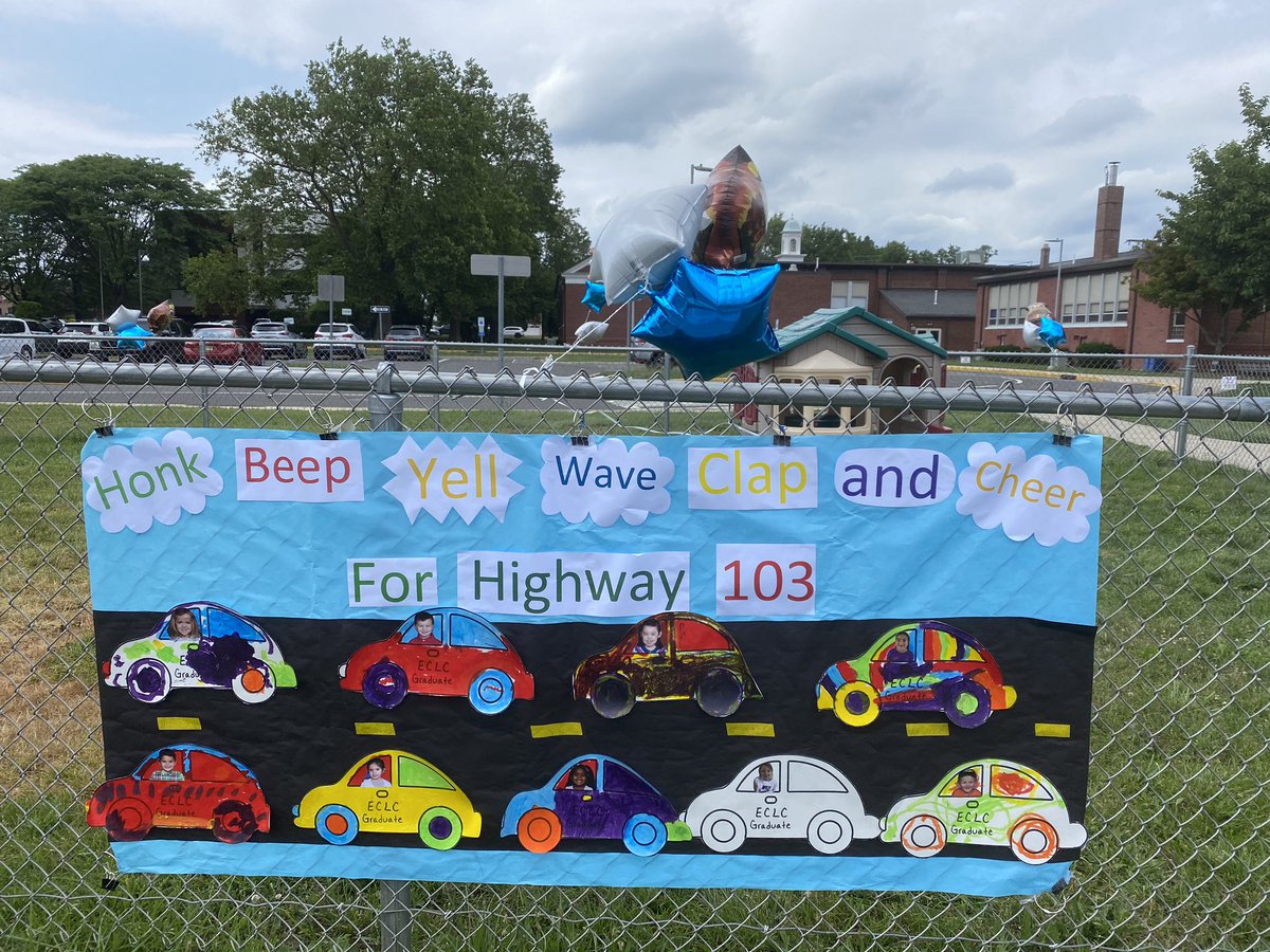 GiordanoMrs's tweet photo. HONK, BEEP, CLAP & CHEER for our preschoolers βcruisingβ into Kindergarten! #preschoolgraduate #eclcendoftheyearparade @FTSECLC @EclcP @ECLCprincipal https://t.co/ifgXApN9zo
