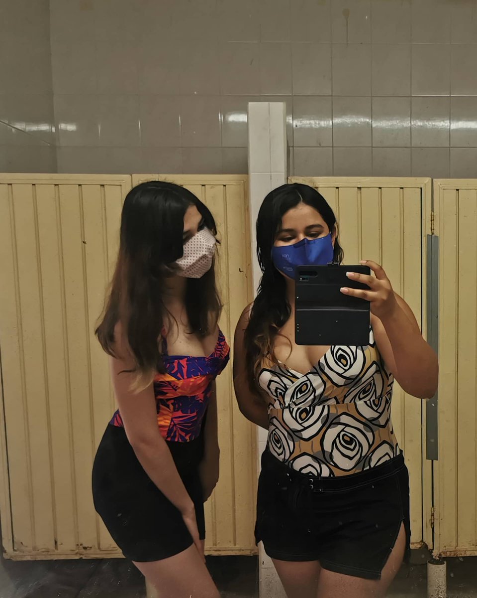 Extremire's tweet image. Ayer fui otra vez a las albercas, me queme horrible jajajaja me dolió la cara en la última foto 🥴❤️ Igual amo nadar✨