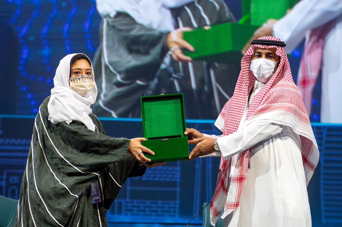 jeddahqwert's tweet image. #صور
#ملتقى_مكة_الثقافي
يُكرم منظمي مسابقة تحدي #أيام_مكة_للبرمجة
والذكاء الاصطناعي
#معرض_مشروعات_مكة_الرقمي